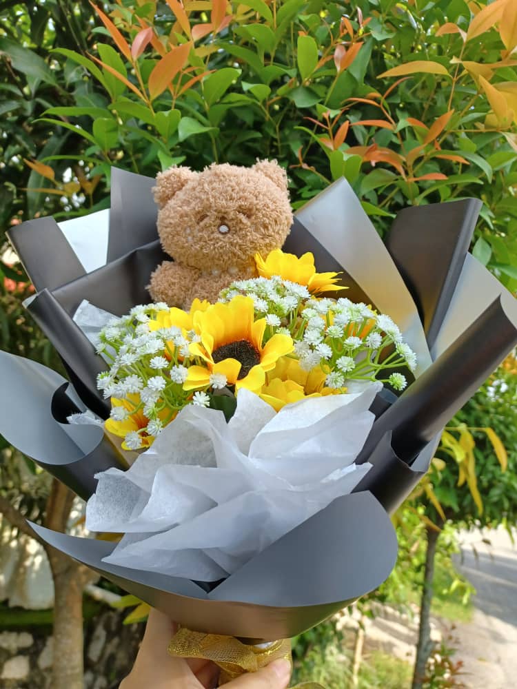 3863Blooming Delights: Experience Joy with our Flower Bouquets